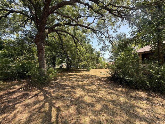 204 W Maple Street, Whitewright, TX 75491
