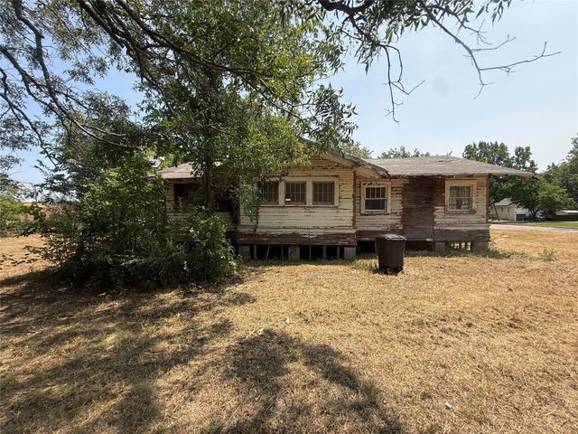 204 W Maple Street, Whitewright, TX 75491