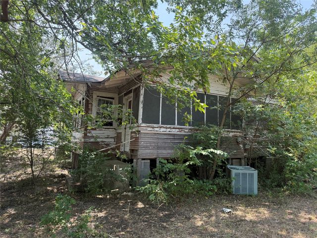 204 W Maple Street, Whitewright, TX 75491