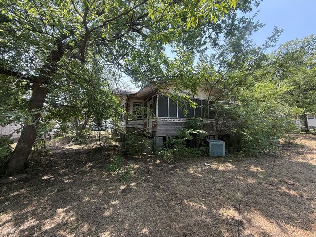 204 W Maple Street, Whitewright, TX 75491