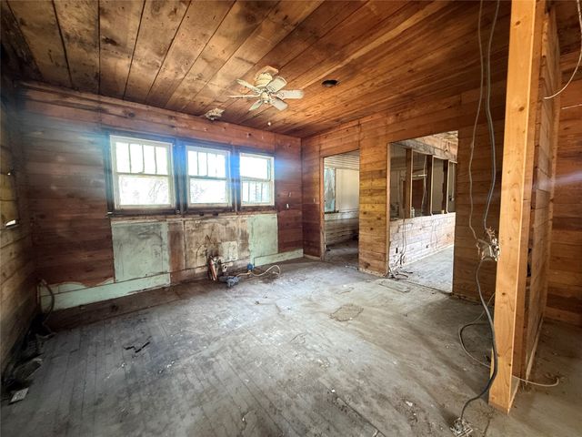 204 W Maple Street, Whitewright, TX 75491