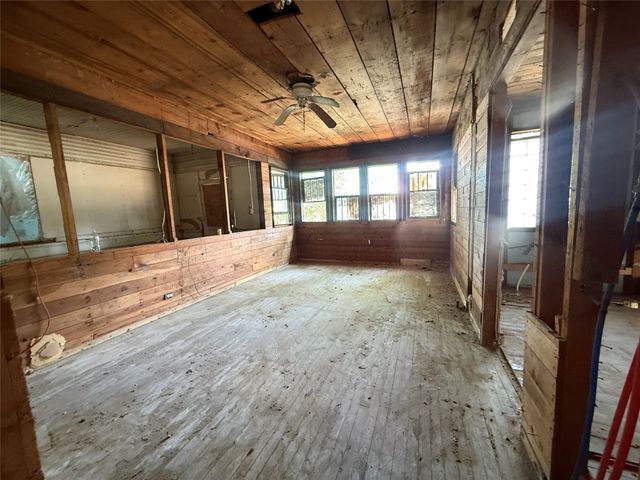 204 W Maple Street, Whitewright, TX 75491