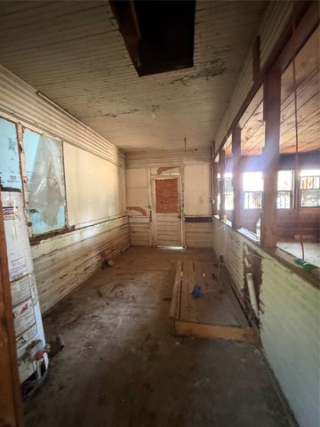 204 W Maple Street, Whitewright, TX 75491