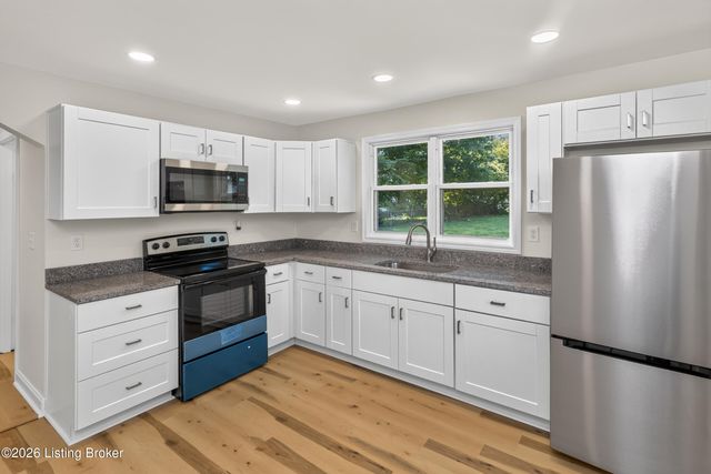 7806 Edna M Rd, Louisville, KY 40258