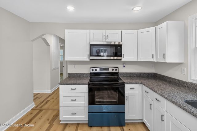 7806 Edna M Rd, Louisville, KY 40258