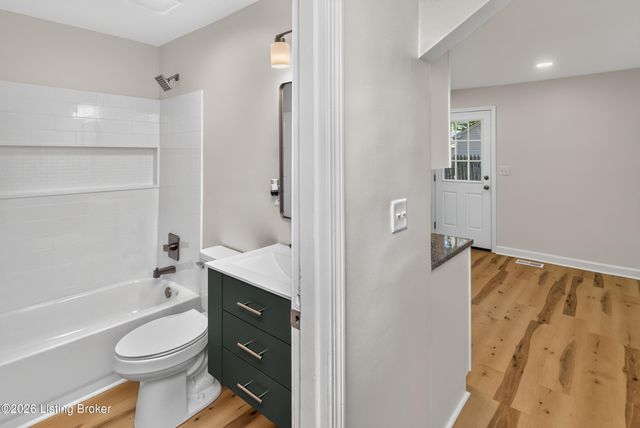 7806 Edna M Rd, Louisville, KY 40258