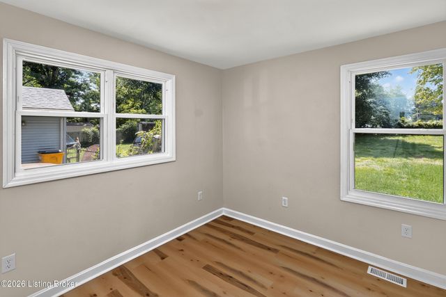 7806 Edna M Rd, Louisville, KY 40258