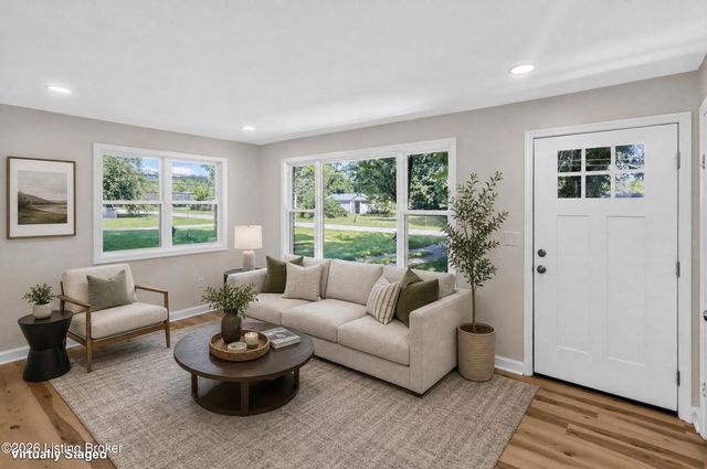 7806 Edna M Rd, Louisville, KY 40258