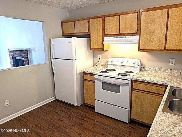 113 Live Oak Court, Midway Park, NC 28544