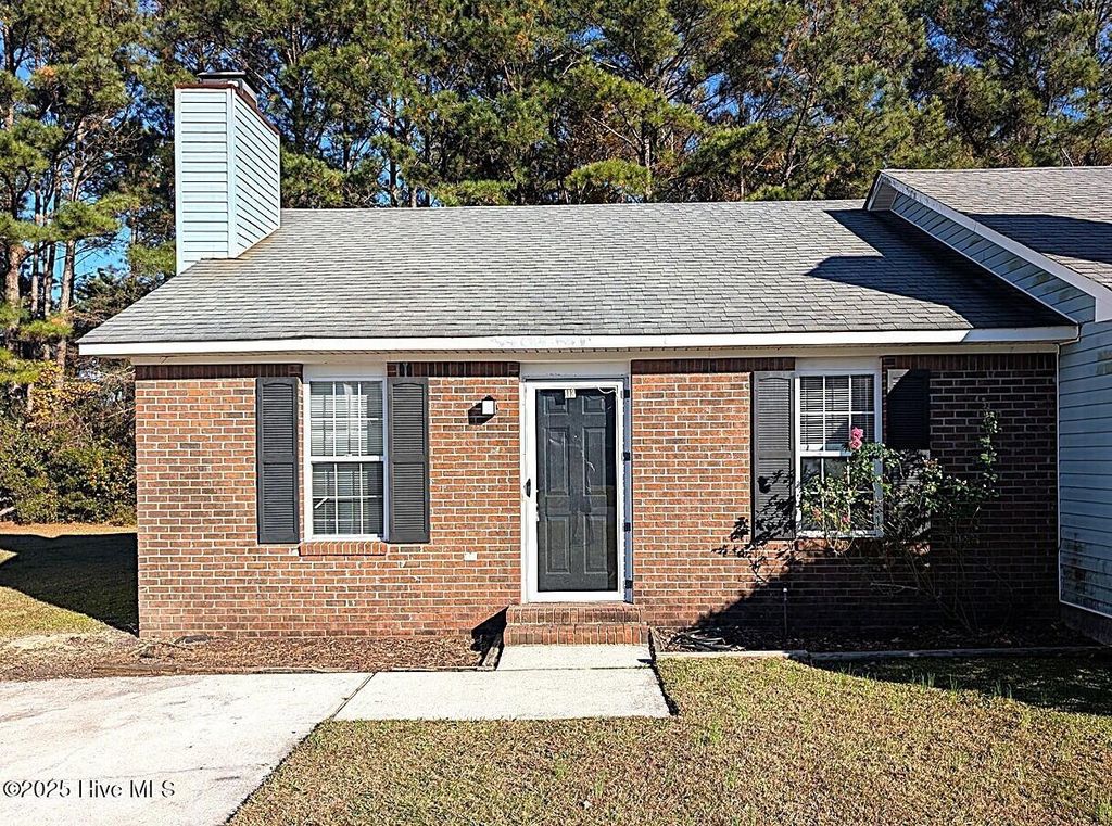 113 Live Oak Court, Midway Park, NC 28544