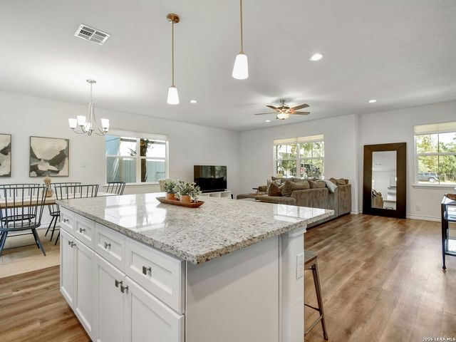 660 Mockingbird, Canyon Lake, TX 78133