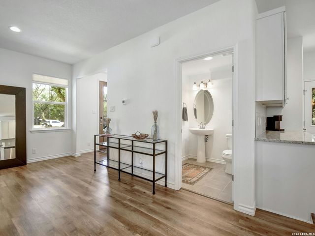 660 Mockingbird, Canyon Lake, TX 78133