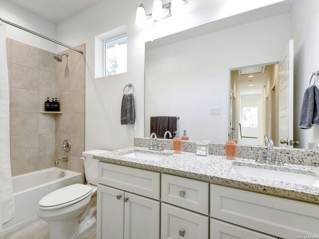 660 Mockingbird, Canyon Lake, TX 78133