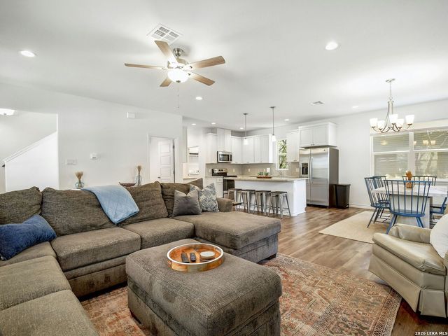 660 Mockingbird, Canyon Lake, TX 78133