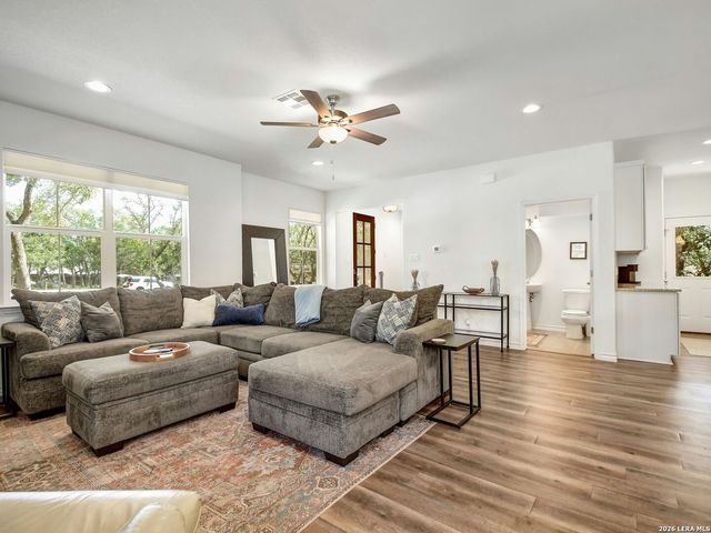 660 Mockingbird, Canyon Lake, TX 78133