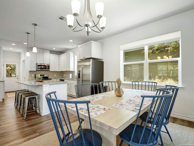 660 Mockingbird, Canyon Lake, TX 78133