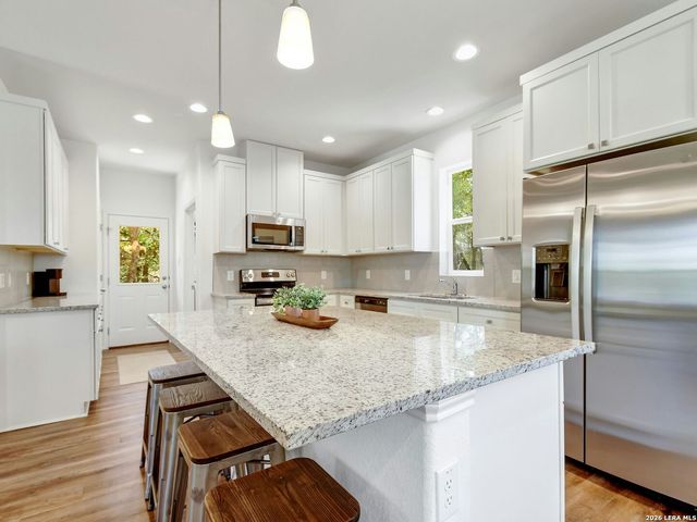 660 Mockingbird, Canyon Lake, TX 78133