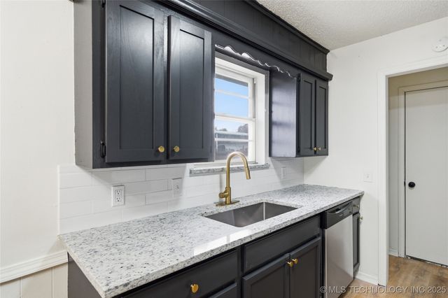 11403 E 37th Place, Tulsa, OK 74146