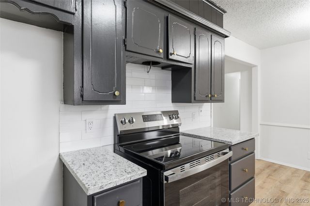 11403 E 37th Place, Tulsa, OK 74146