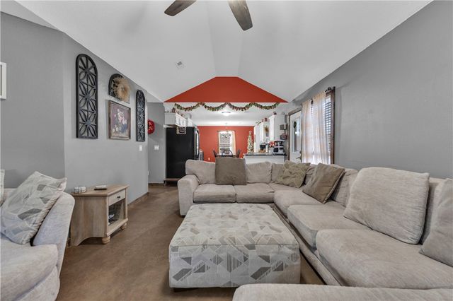 184 Jenee Drive, Huntsville, AR 72740