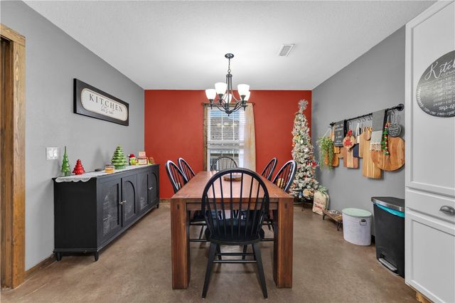 184 Jenee Drive, Huntsville, AR 72740