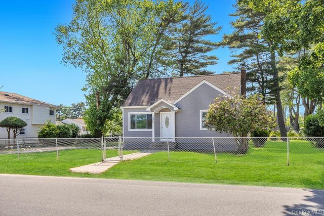 1828 Stein Drive, Bay Shore, NY 11706