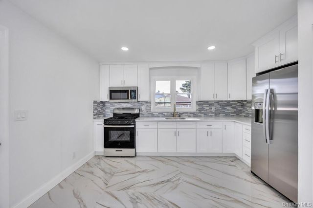1828 Stein Drive, Bay Shore, NY 11706