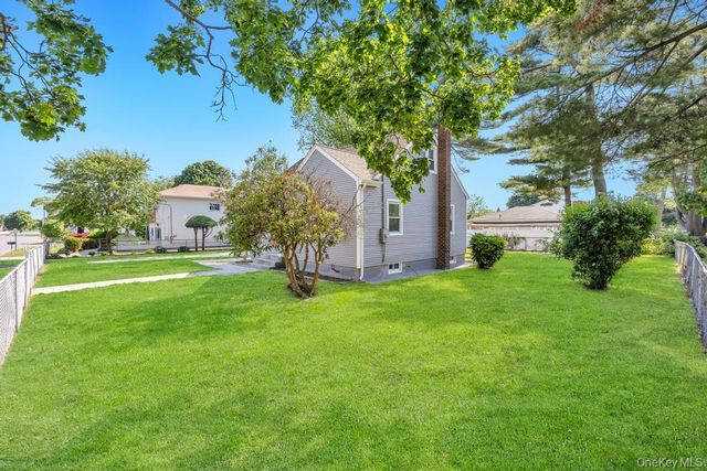 1828 Stein Drive, Bay Shore, NY 11706
