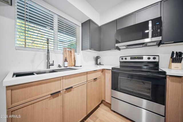 3110 N 37th Street 6, Phoenix, AZ 85018