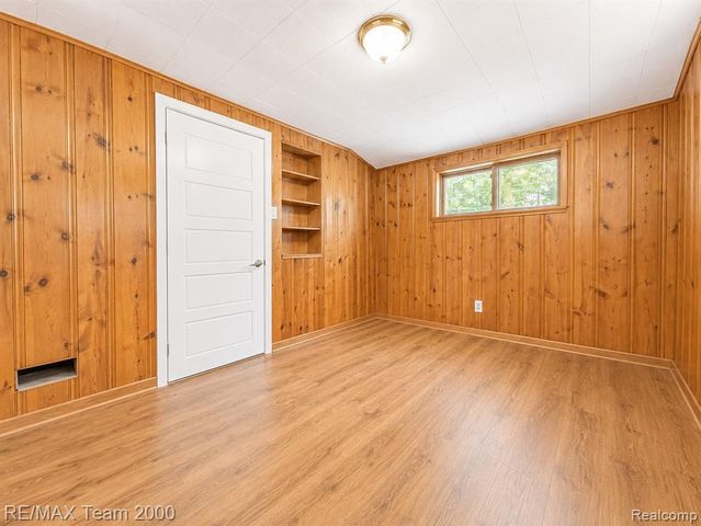 30008 Beechwood Street, Garden City, MI 48135