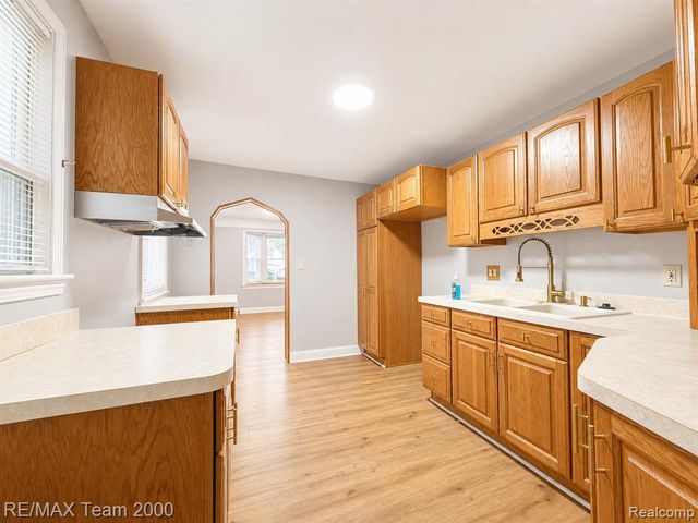 30008 Beechwood Street, Garden City, MI 48135