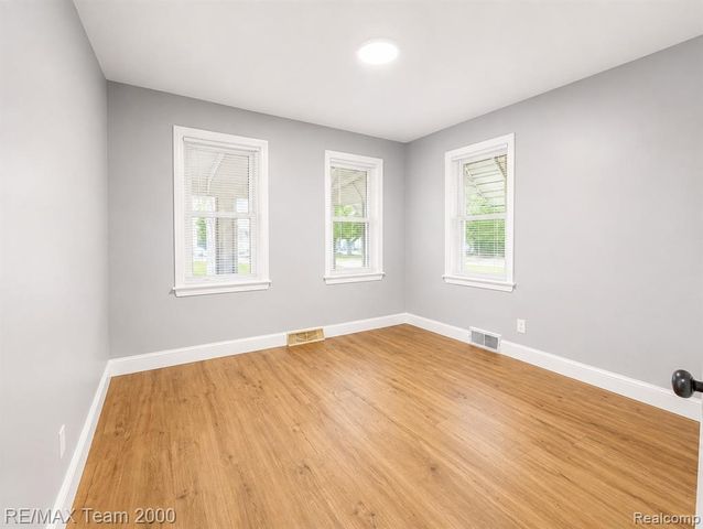 30008 Beechwood Street, Garden City, MI 48135