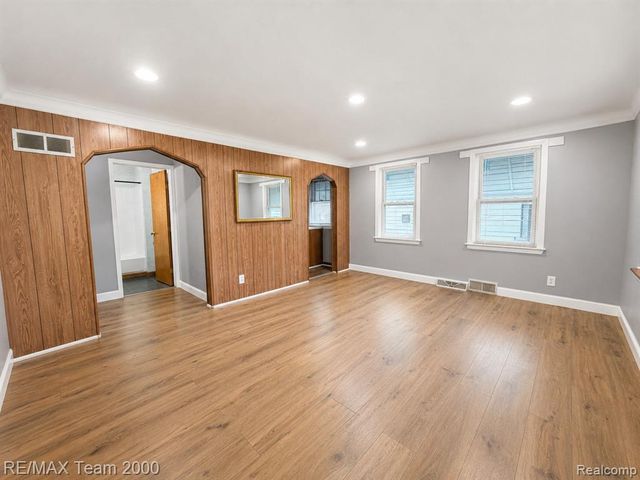 30008 Beechwood Street, Garden City, MI 48135