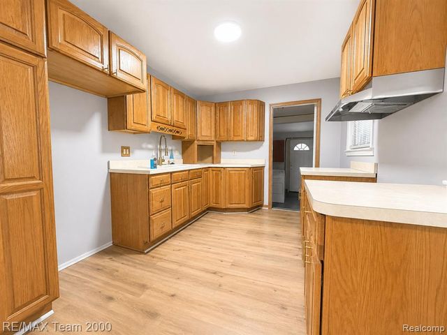 30008 Beechwood Street, Garden City, MI 48135