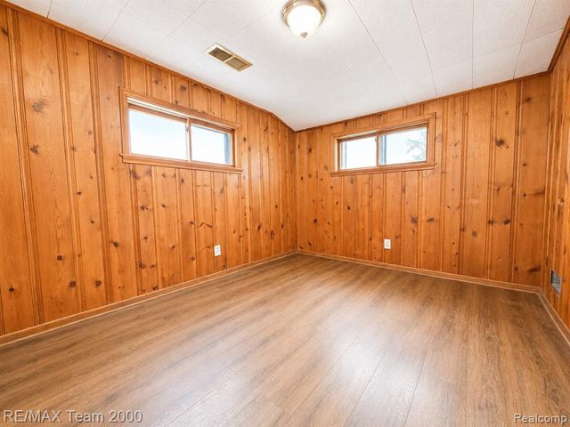 30008 Beechwood Street, Garden City, MI 48135