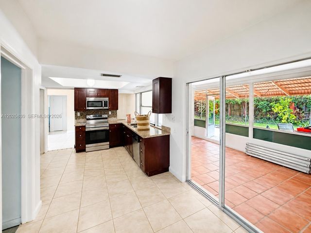 6560 NW 25th Ct, Sunrise, FL 33313