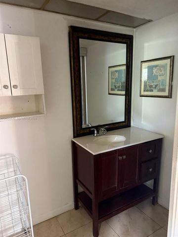 6560 NW 25th Ct, Sunrise, FL 33313