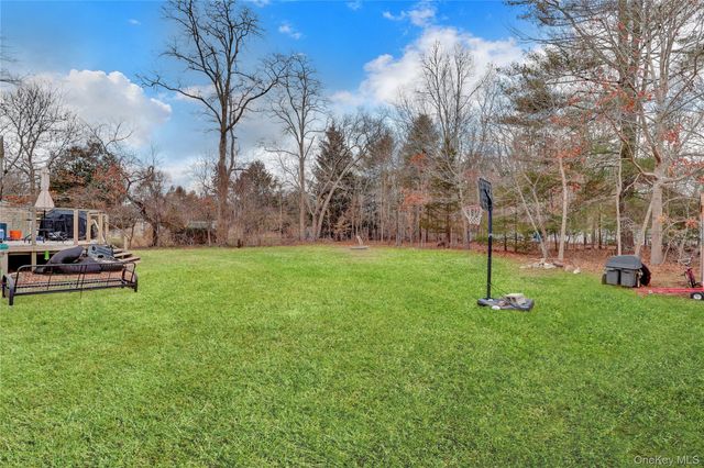 187 Hot Water Street, Manorville, NY 11949