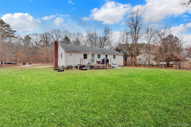 187 Hot Water Street, Manorville, NY 11949