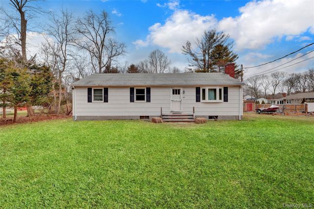 187 Hot Water Street, Manorville, NY 11949