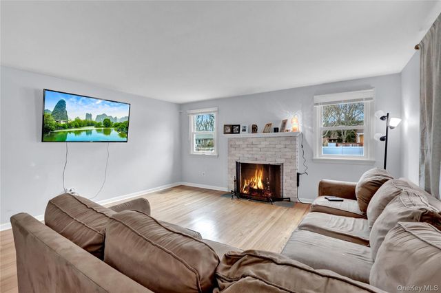 187 Hot Water Street, Manorville, NY 11949