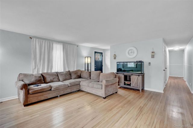 187 Hot Water Street, Manorville, NY 11949