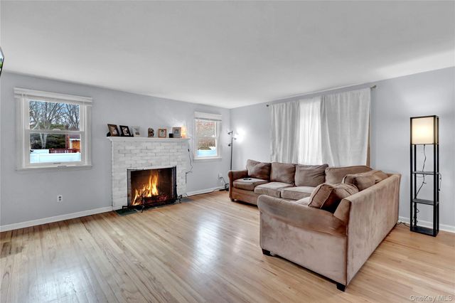 187 Hot Water Street, Manorville, NY 11949