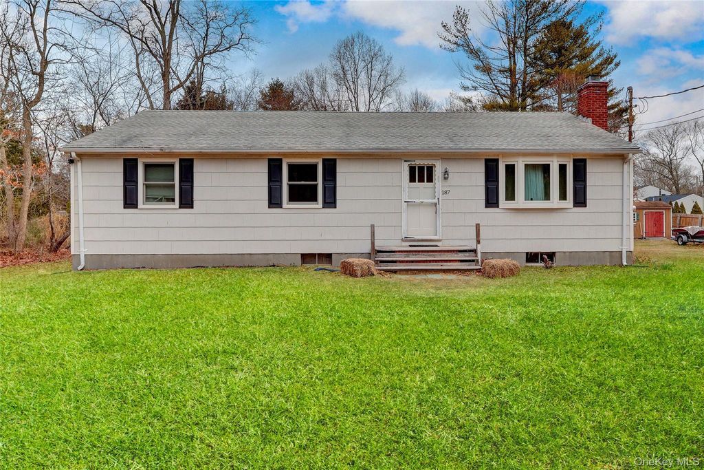 187 Hot Water Street, Manorville, NY 11949