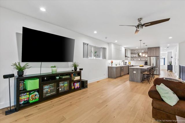 824 S Bell Avenue 1, Chicago, IL 60612