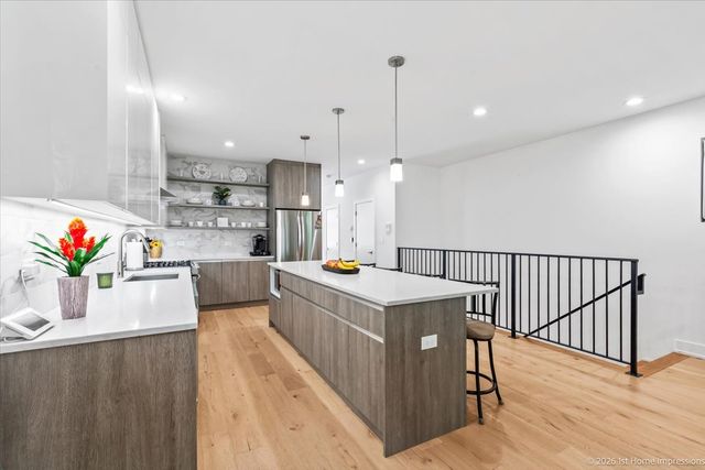 824 S Bell Avenue 1, Chicago, IL 60612