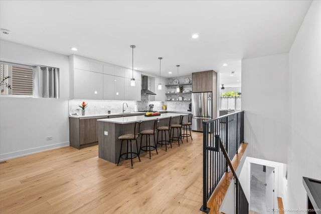 824 S Bell Avenue 1, Chicago, IL 60612