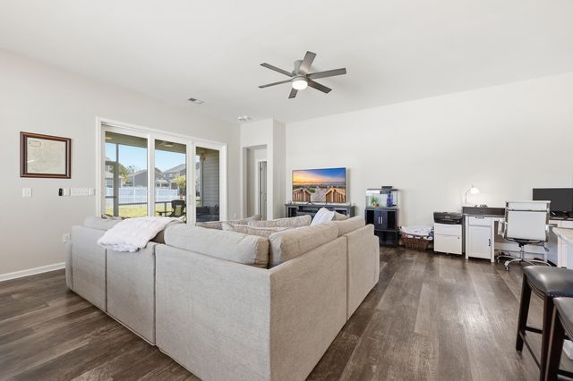 704 Crescent Lake Ct., Little River, SC 29566