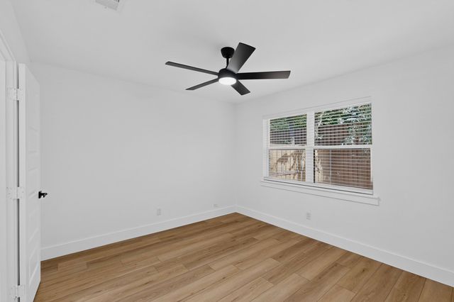 1800 Harry Court B, Arlington, TX 76012