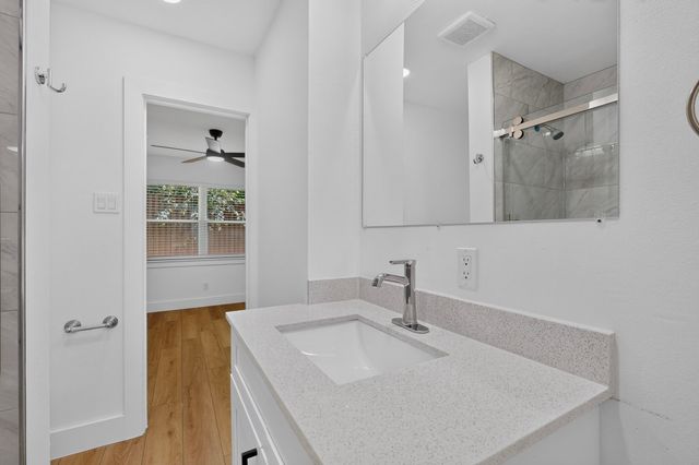1800 Harry Court B, Arlington, TX 76012